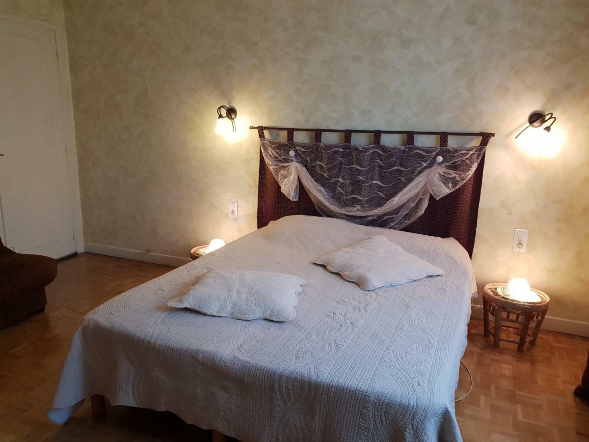 Le Nid De L'Ecureuil Bed & Breakfast Brens  Ngoại thất bức ảnh
